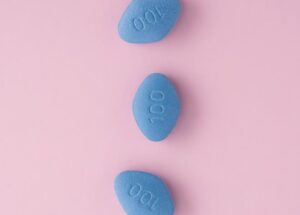 최상의 효과를 얻으려면 비아그라를 어떻게 복용해야 하나요 | 식사 전이나 식사 후